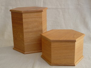 Rimu urns